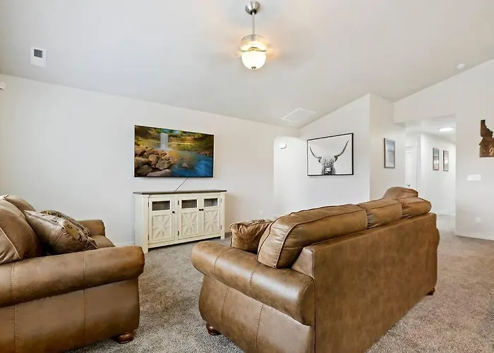 Beautiful Brand New Kuna Home!