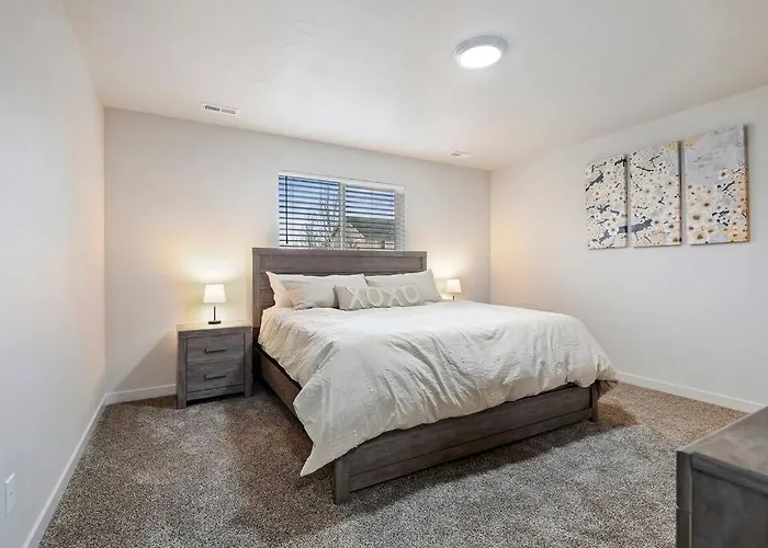 Beautiful Brand New Kuna Home!
