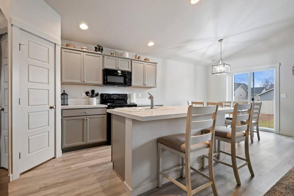 Beautiful Brand New Home!