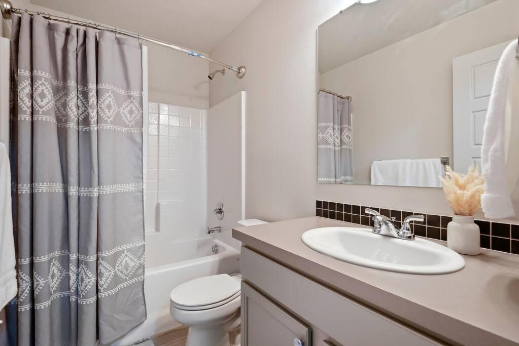 Beautiful Brand New Home! Kuna