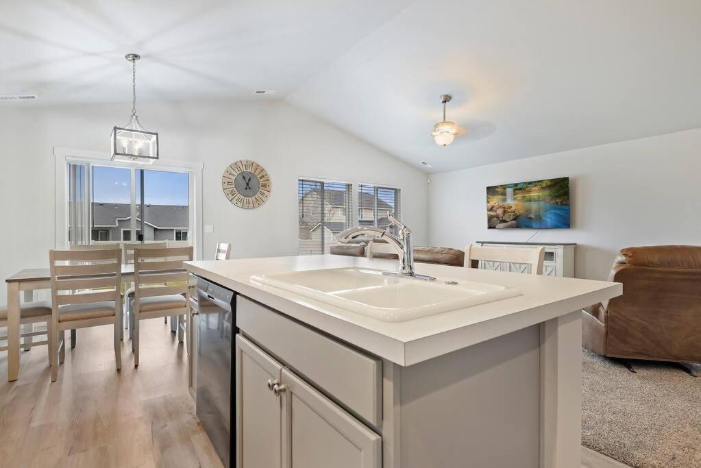 Beautiful Brand New Home! Villa