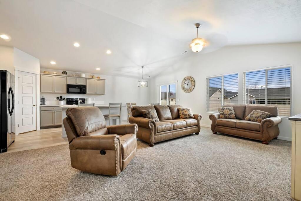 Beautiful Brand New Home!