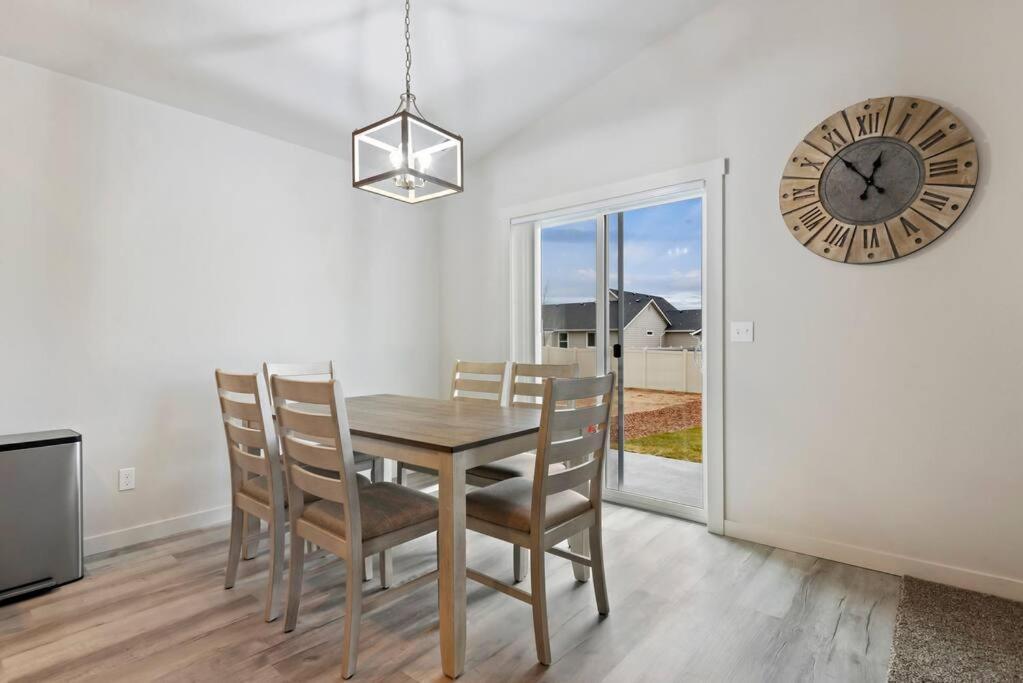 Beautiful Brand New Home! Kuna
